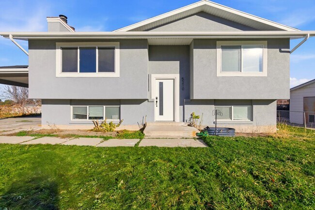 Building Photo - 5210 Woodledge Ave