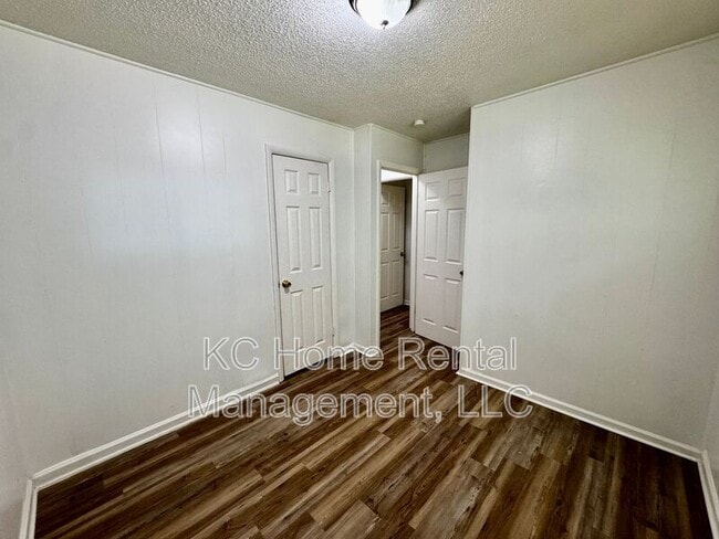 Building Photo - 7507 E 108th St
