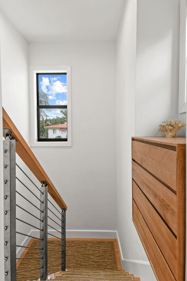 Building Photo - 226 Oleander Ave