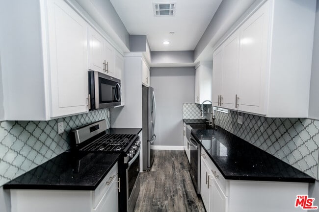 Building Photo - 1623 1/2 S New Hampshire Ave