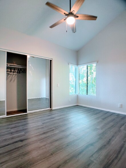 Building Photo - 22725 Lakeway Dr