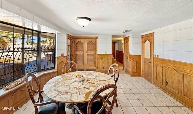 Building Photo - 2153 Trawood Dr