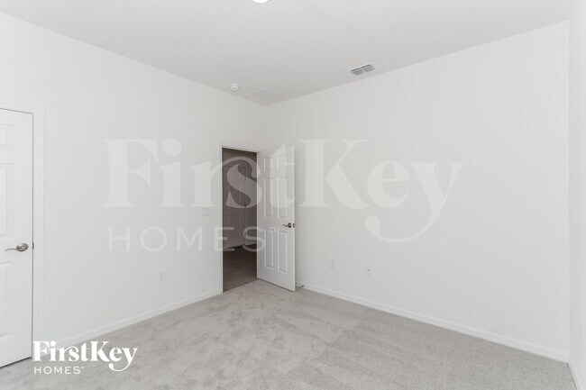 Building Photo - 560 Crown Rose Dr
