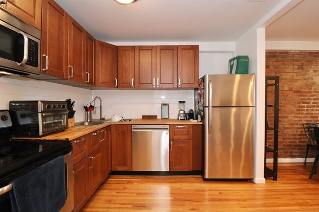 Building Photo - 206 Beacon Ave