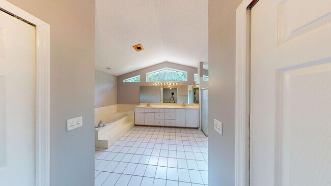 Building Photo - Large 3 bedroom 2 bath home in Deltona wit...