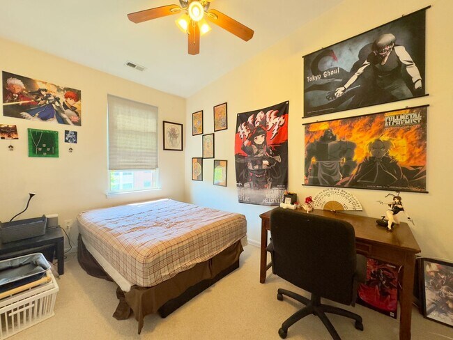 Building Photo - Modern 3-Bedroom Townhome with Stylish Fea...