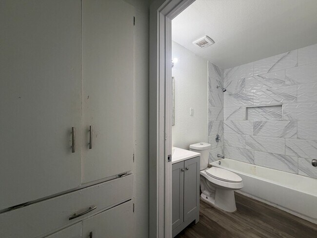 Building Photo - THREE BEDROOM ONE BATH