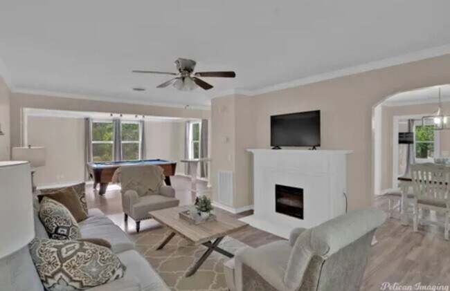 Building Photo - FRESH! Open AND NEAR THE CROSS LAKE BOAT L...
