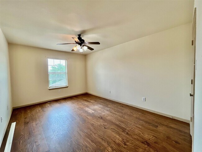 Building Photo - 1005 Tallahassee Dr