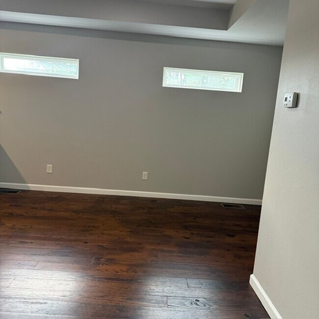 Building Photo - 774 Parklawn Ct