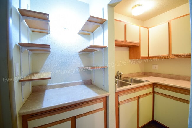 Building Photo - 923 James Ct