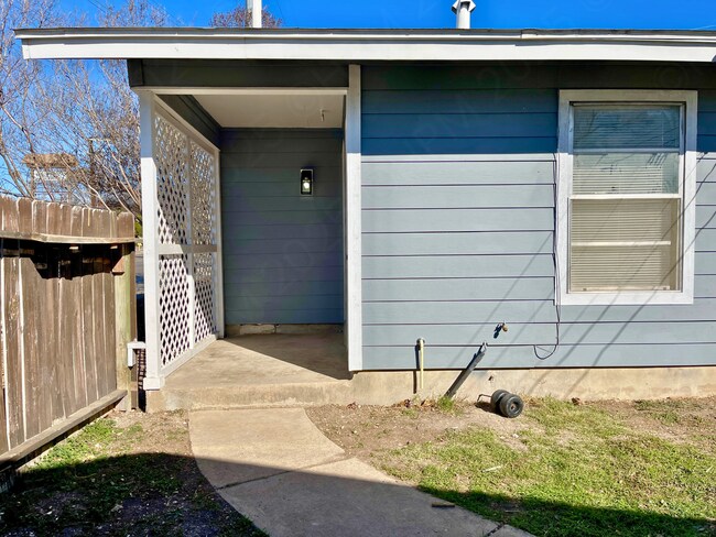 Building Photo - Edgebrook