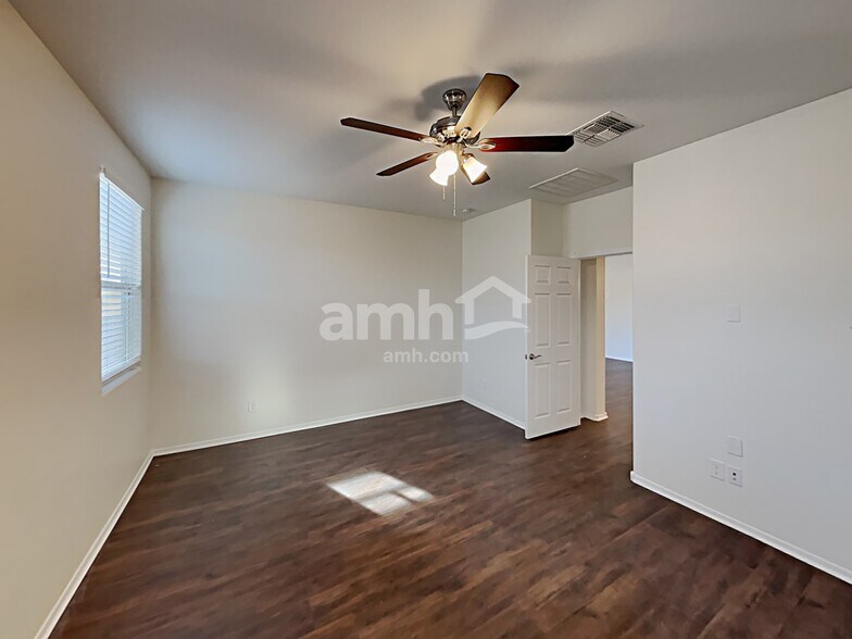 Building Photo - 1688 E Primavera Way