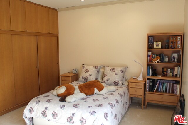 Building Photo - 10400 La Grange Ave