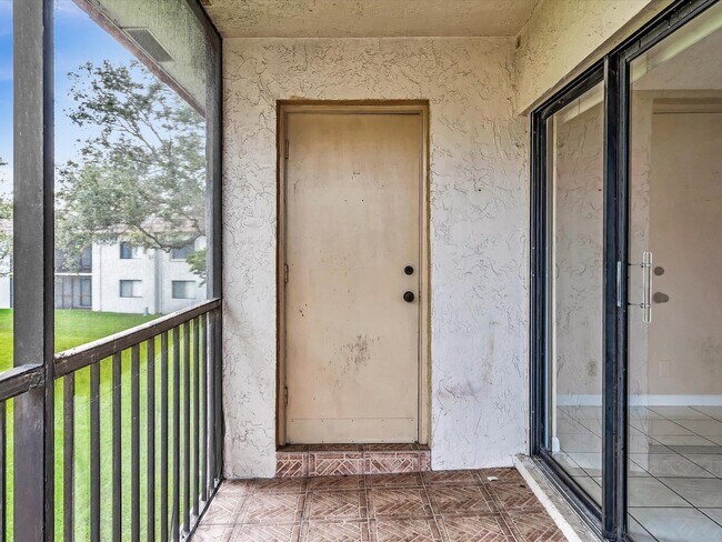 Building Photo - 16252 Laurel Dr