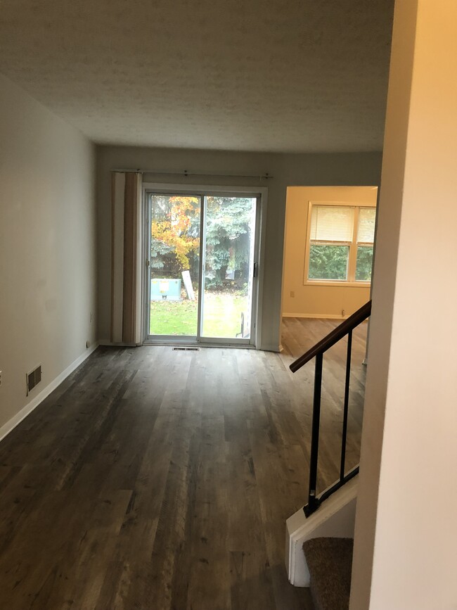 Building Photo - 7 Bluefield Manor