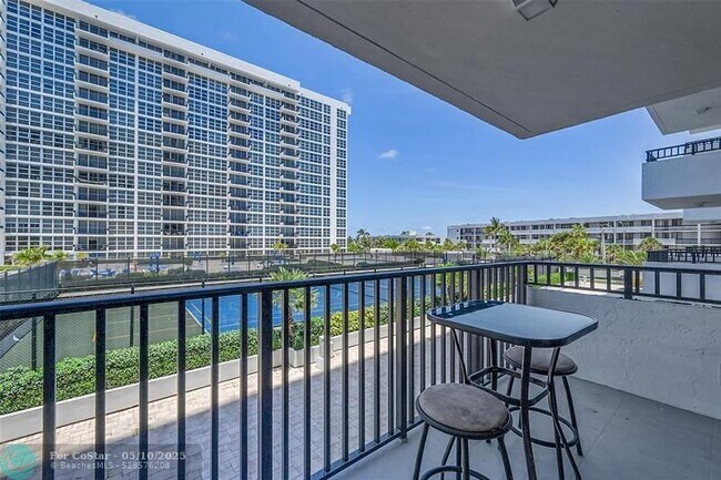Building Photo - 525 N Ocean Blvd