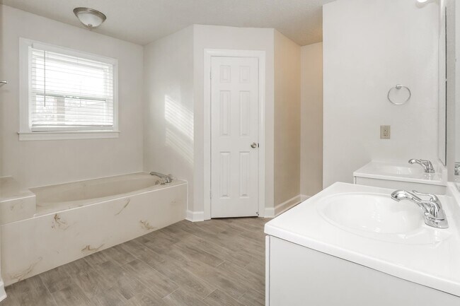 Building Photo - 675 S Collierville Arlington Rd