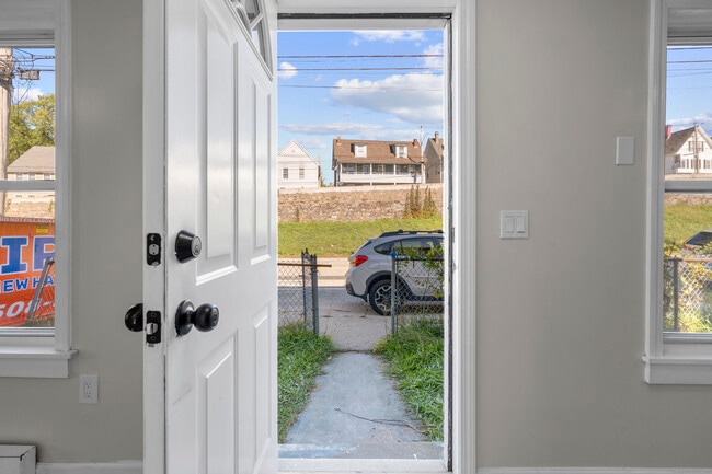 Building Photo - 243 N Main St