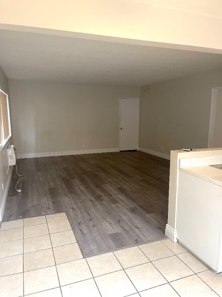 Building Photo - 562 Silverwood Ave