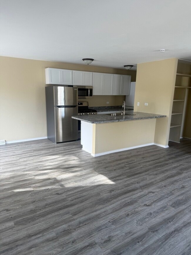 Building Photo - 495 Sidney Ave