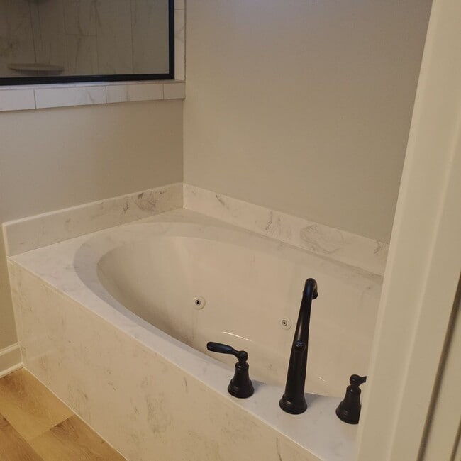 Building Photo - 6195 Clover Ct