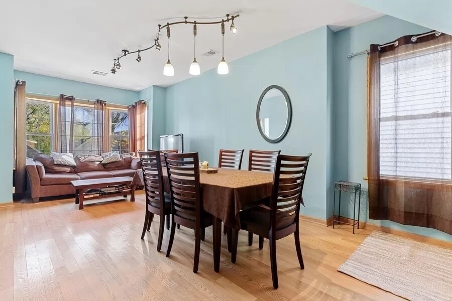 Building Photo - 1818 N Albany Ave