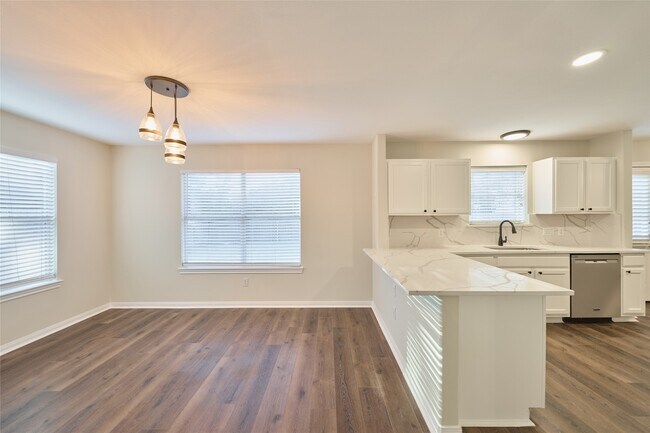 Building Photo - 3501 Buckingham Ln