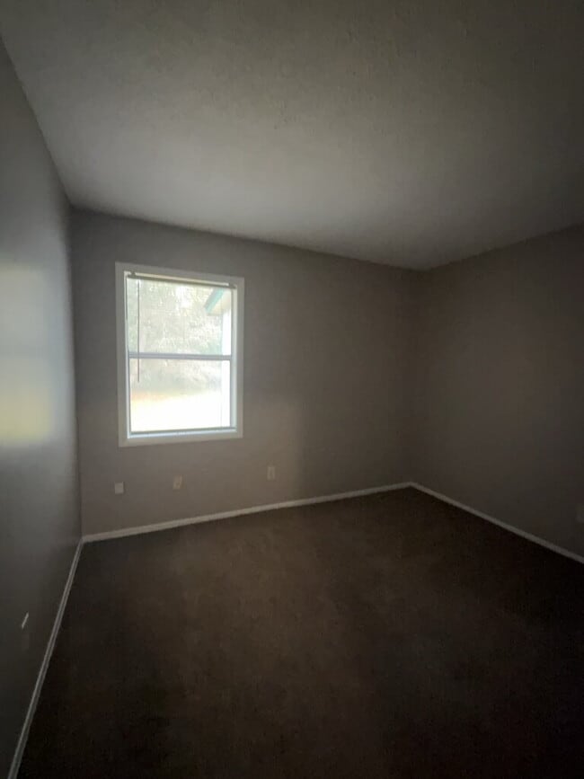 Building Photo - 117 Village Cir