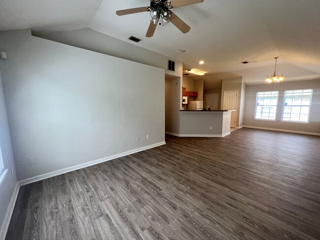 Building Photo - Newly Renovated 3 bedroom 2 bath home!!