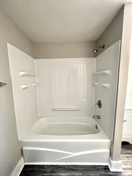 Building Photo - 1607 Banklick St