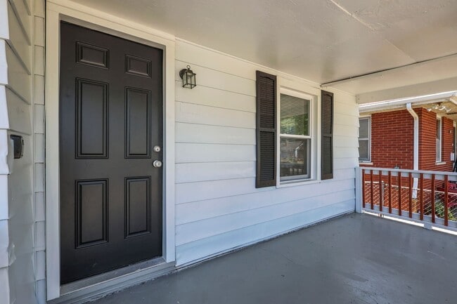 Building Photo - Newly Refreshed 3-Bed Bungalow with Bonus Sunroom & Finished Attic – Columbus Living!