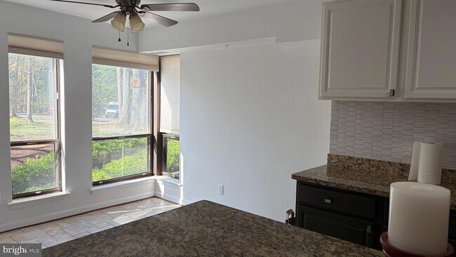 Building Photo - 11212 Chestnut Grove Square