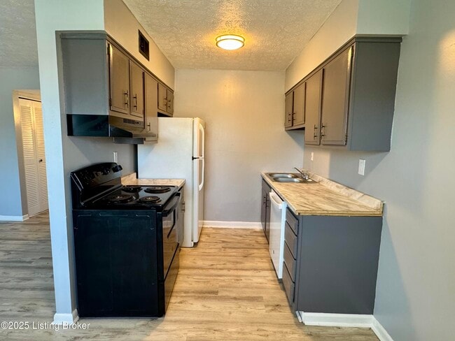 Building Photo - 3108 Springfield Dr