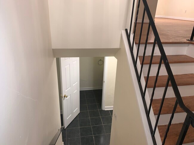 Building Photo - 4268 Sample Ct