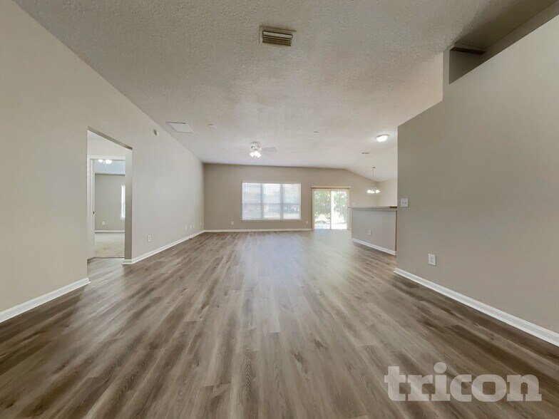 Building Photo - 13730 Fish Eagle Dr W