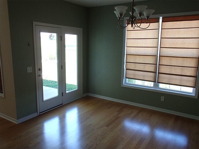 Building Photo - CLOSE TO FT. RILEY, FENCED BACKYARD!