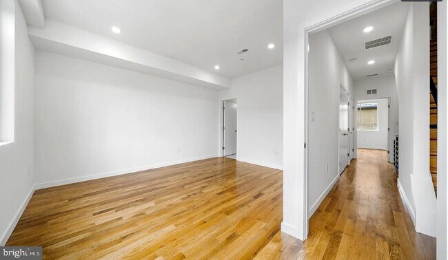 Building Photo - 300 Budd St