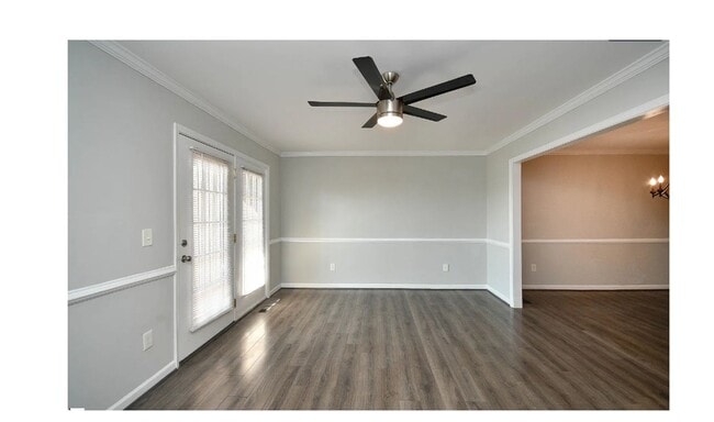 Building Photo - Charming 2-bedroom, 2.5-bathroom townhouse...