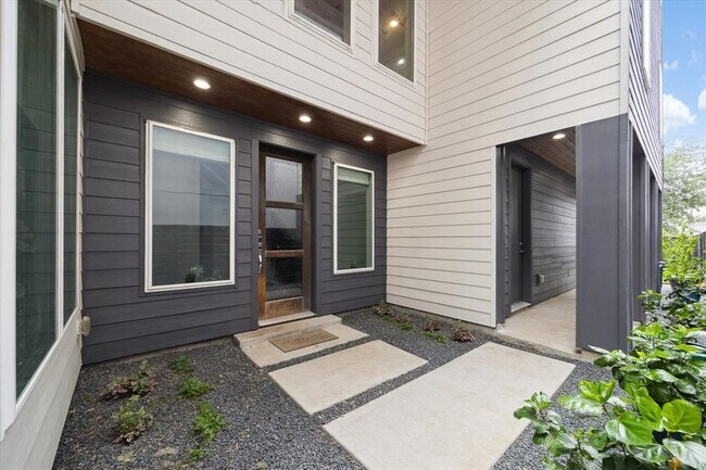 Building Photo - 3309 Gillespie St