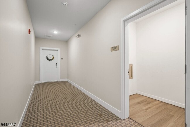 Building Photo - 723 Lorhan Dr