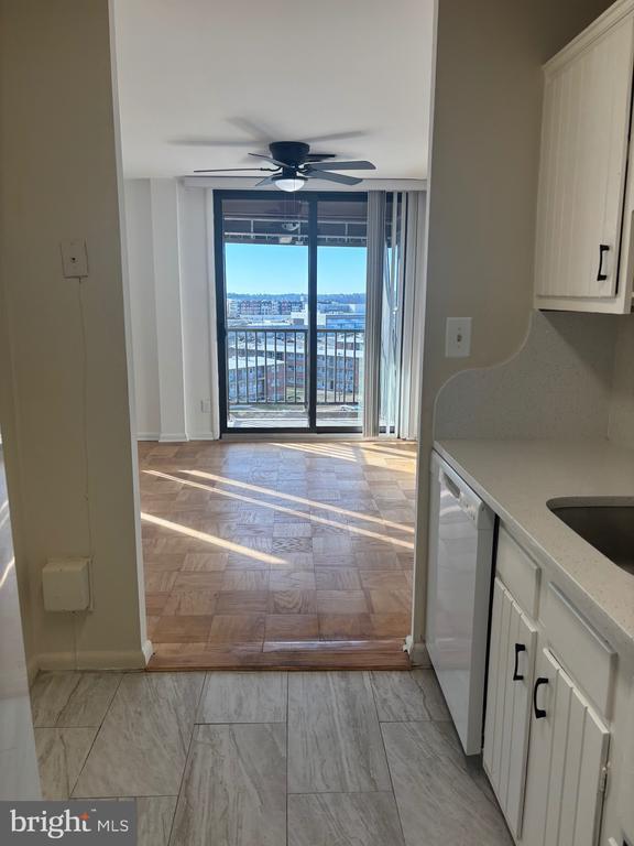 Building Photo - 3450 Toledo Terrace