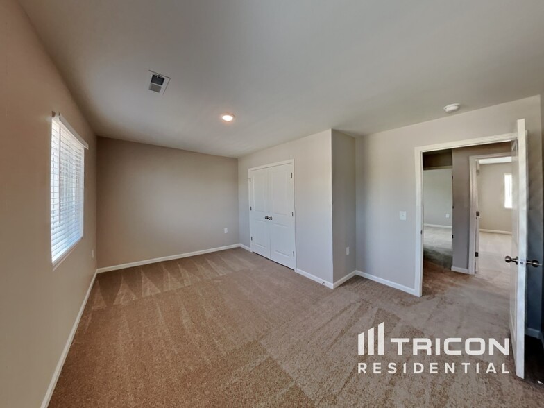 Building Photo - 3007 Stauton Dr