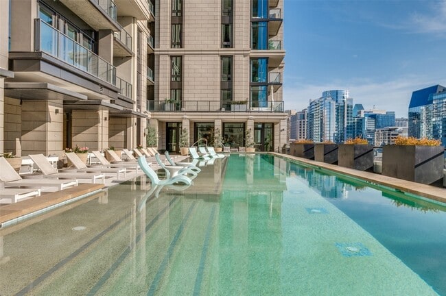 Building Photo - 3003 Maple Ave