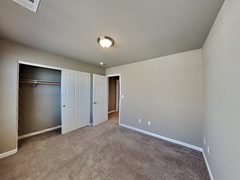 Building Photo - 3775 Thistledown Ct