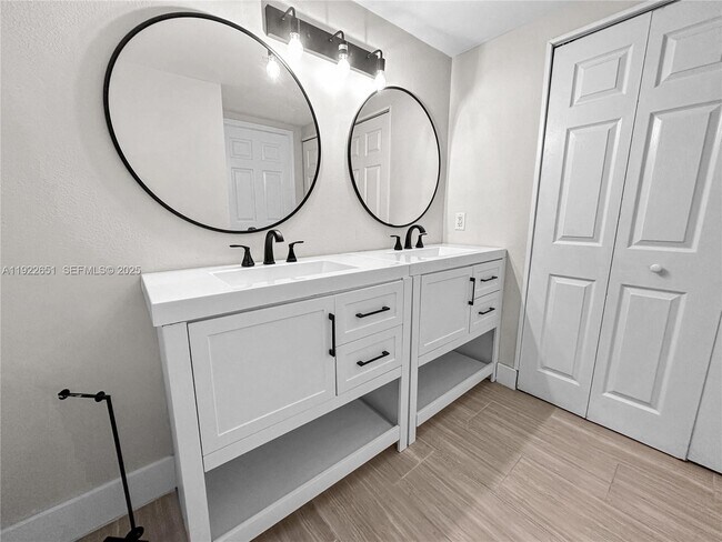 Building Photo - 2120 W Preserve Way