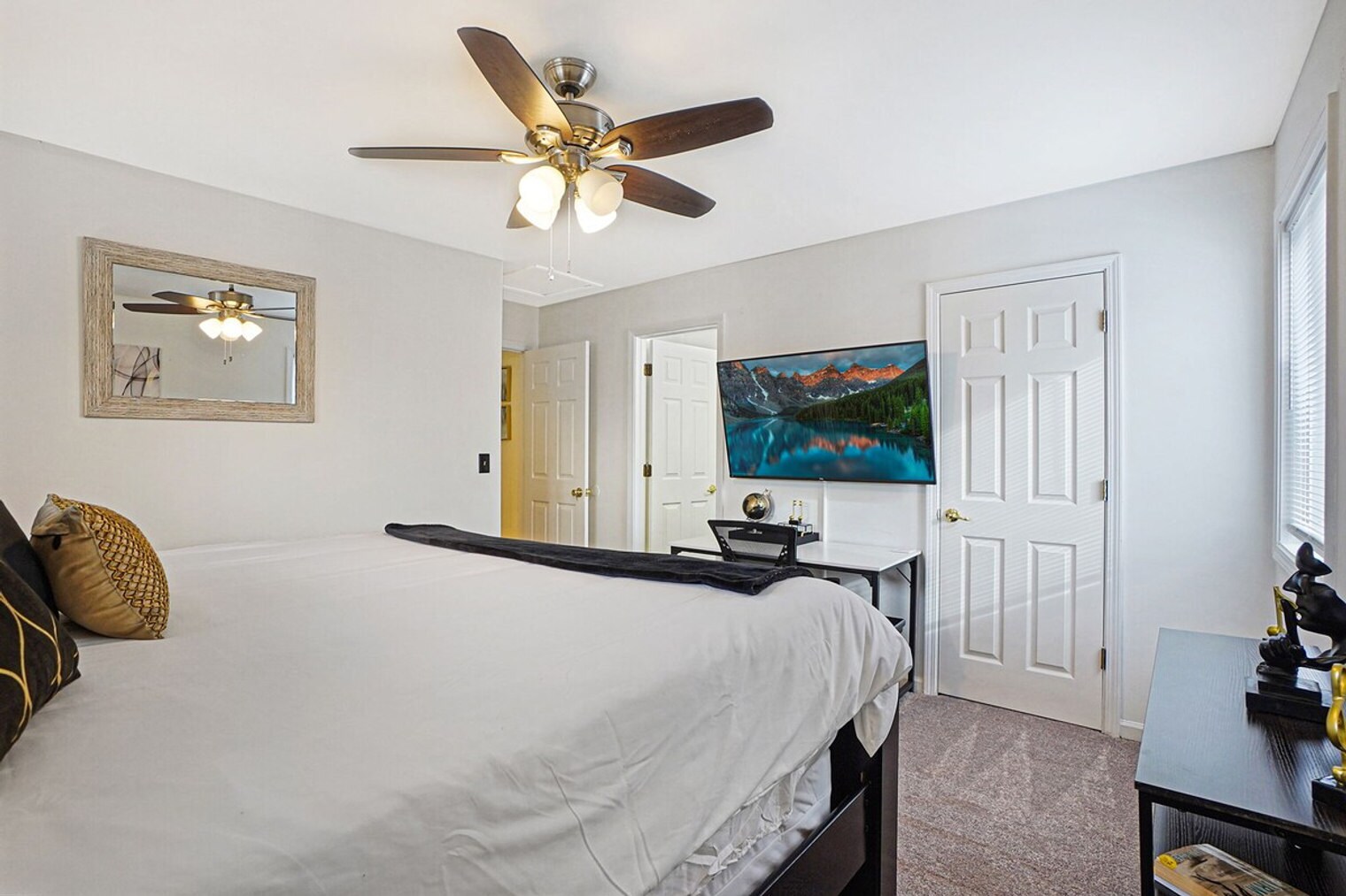 Building Photo - 303 Danbury Dr