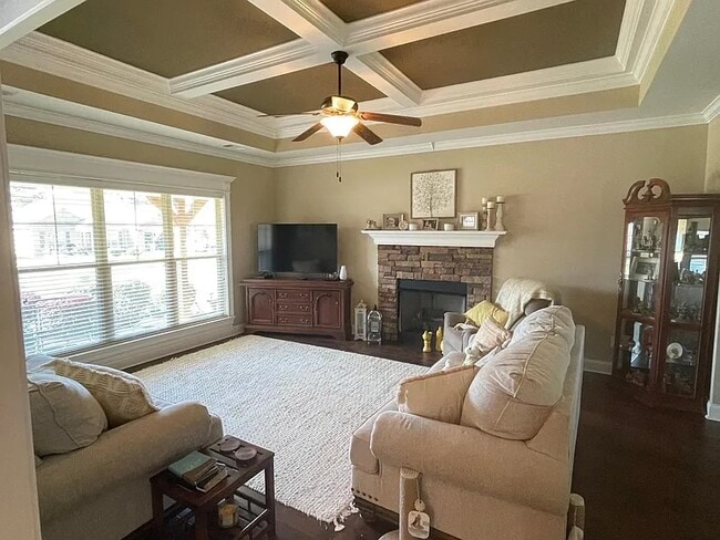 Building Photo - 110 Loneoak Trl