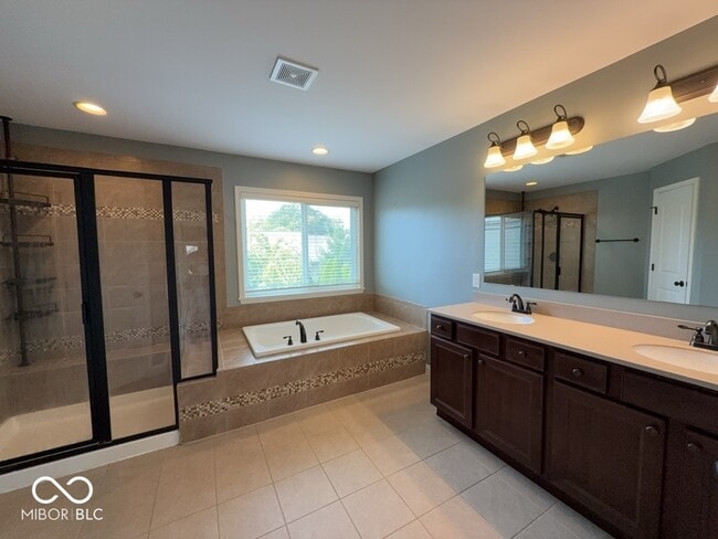 Building Photo - 13052 Whitten Dr N