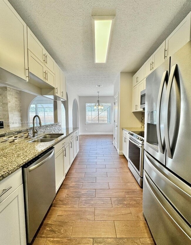Building Photo - 120 Hombre Cir